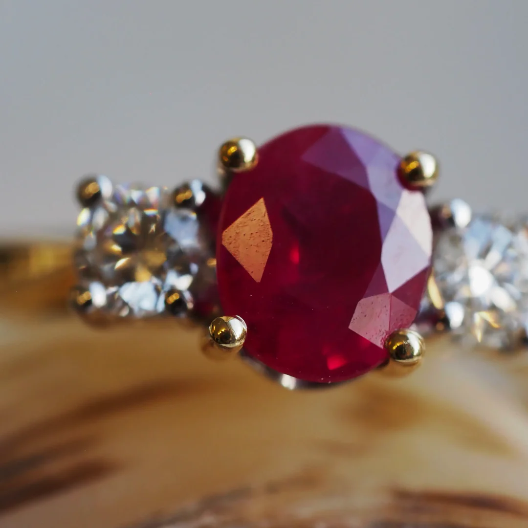 An 18ct Yellow Gold Ruby and Diamond Ring - Image 3