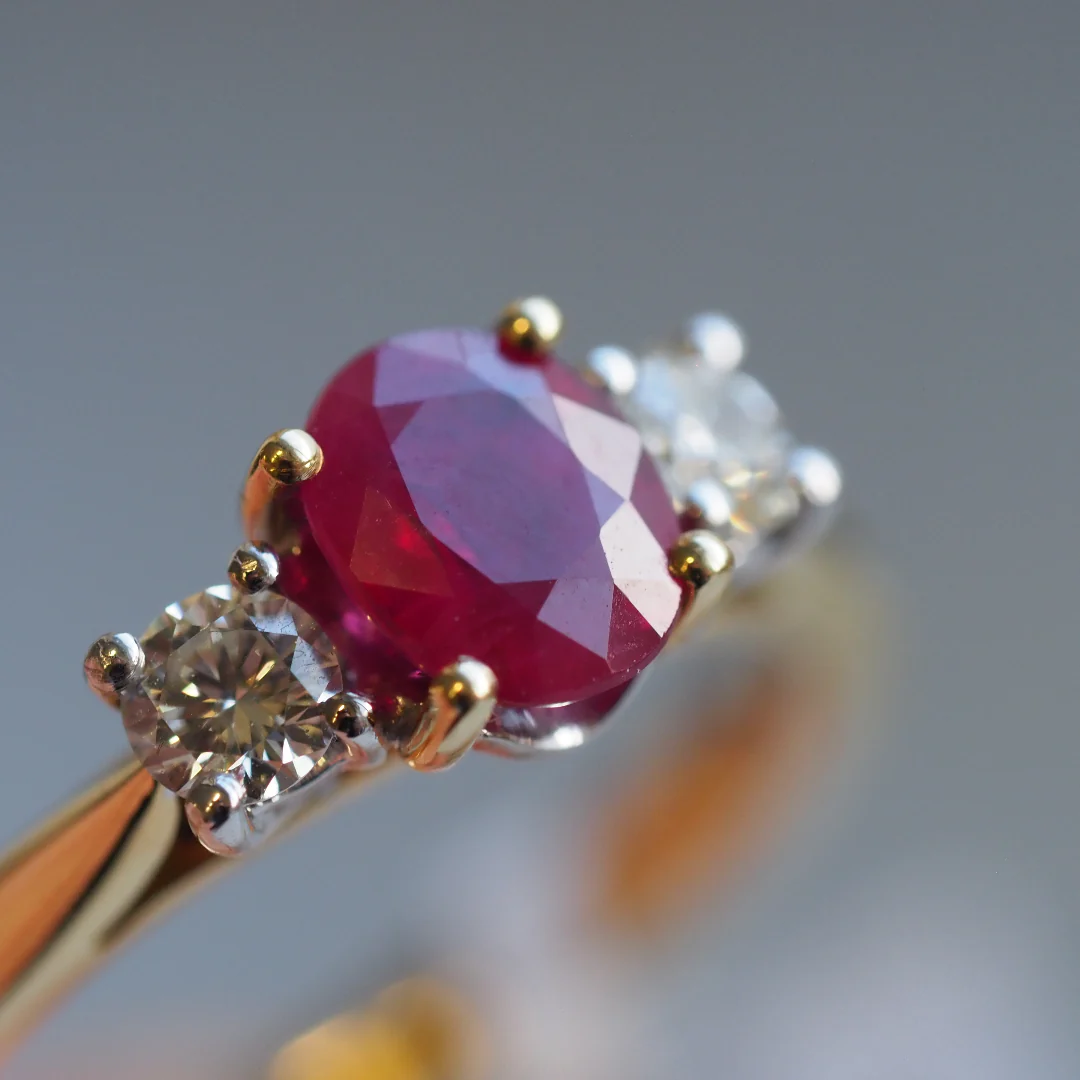 An 18ct Yellow Gold Ruby and Diamond Ring - Image 5